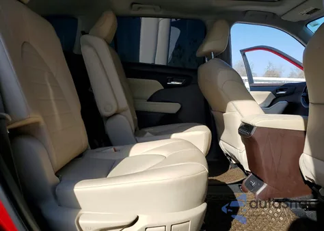 2022 Toyota Highlander Xle z USA, uszkodzony, nr VIN 5TDGZRAH5NS538341